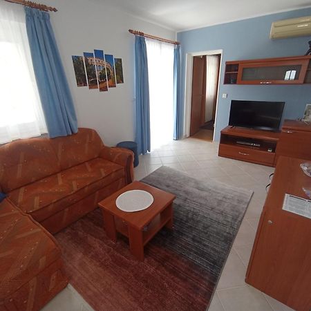Apartments Tina Пула Екстериор снимка