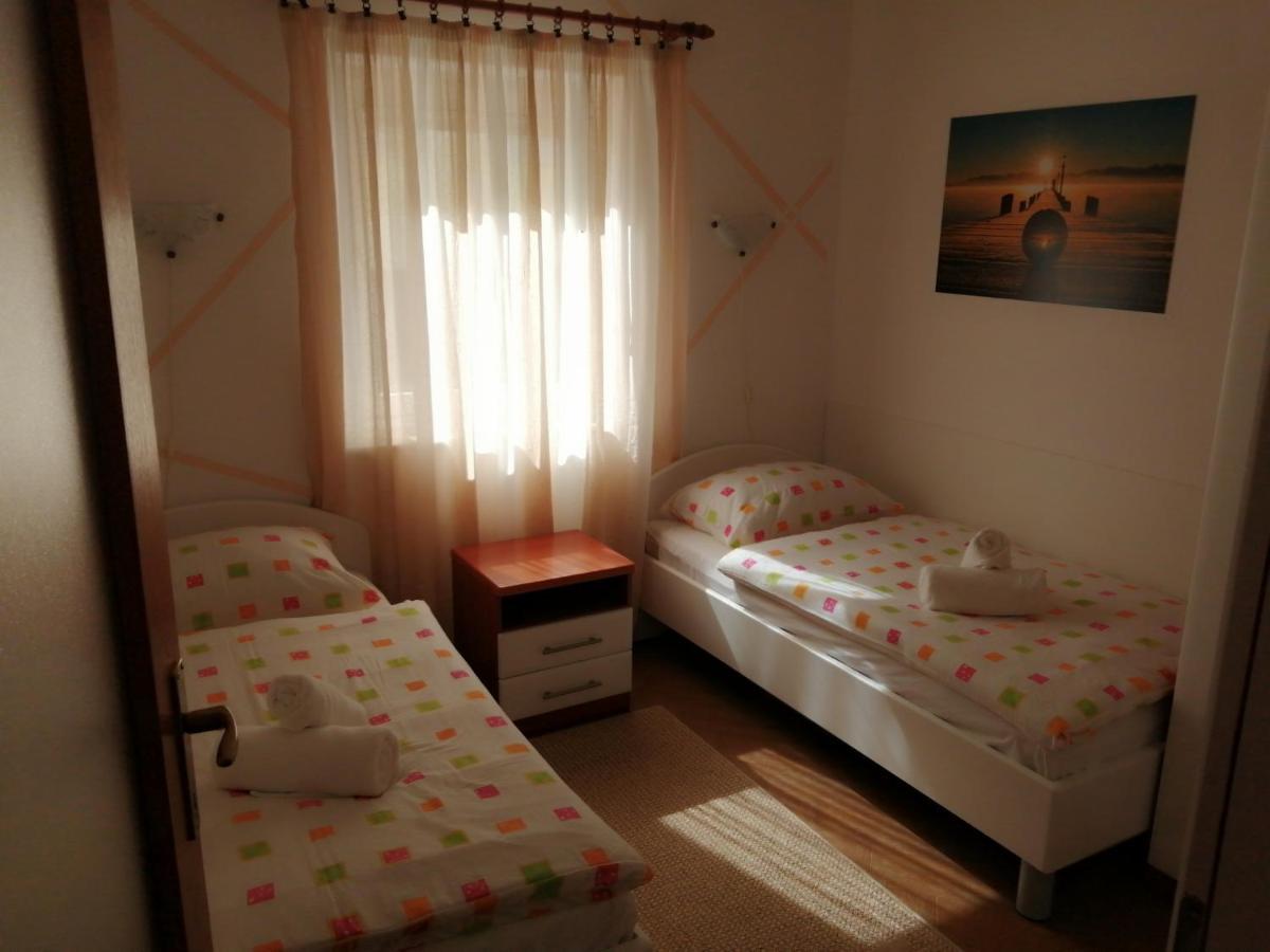 Apartments Tina Пула Екстериор снимка