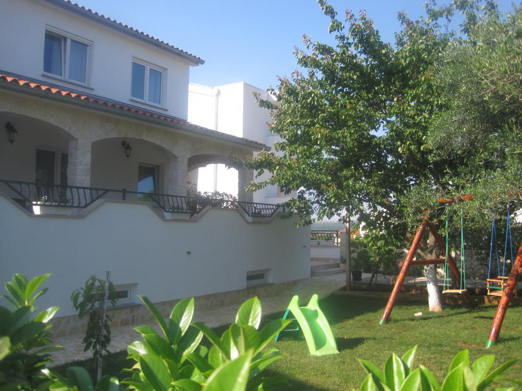 Apartments Tina Пула Екстериор снимка