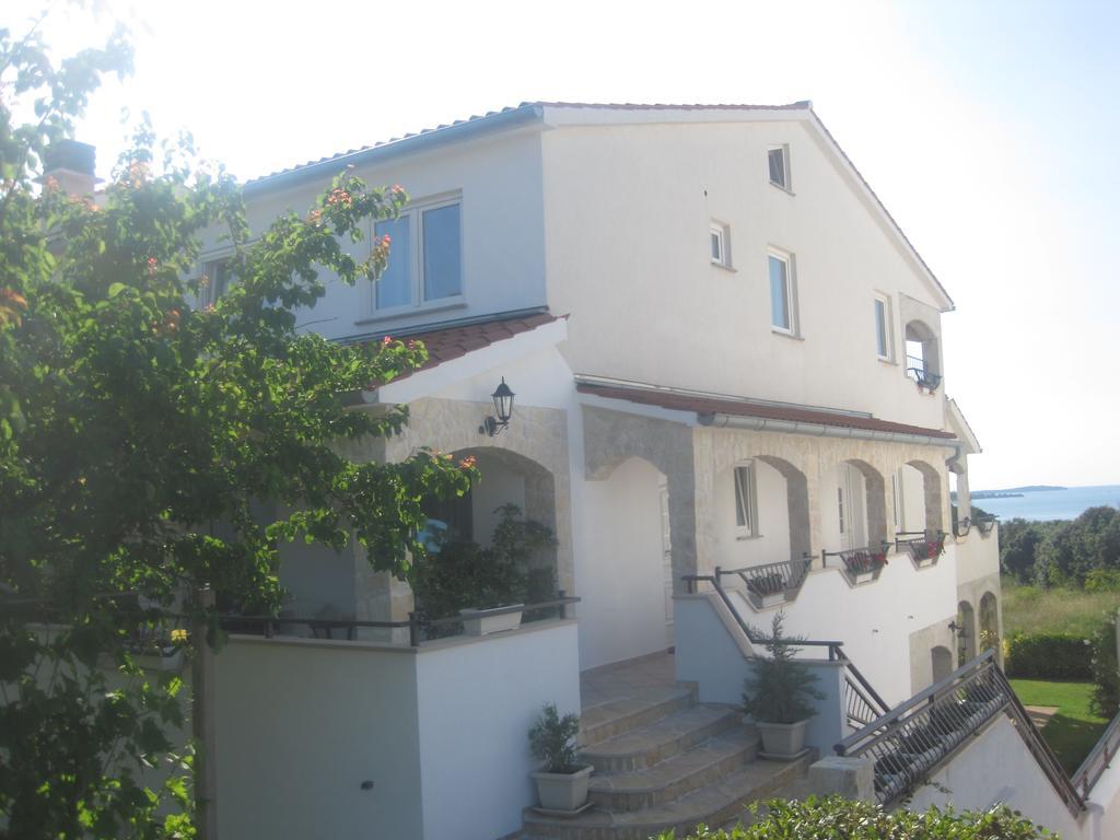 Apartments Tina Пула Екстериор снимка
