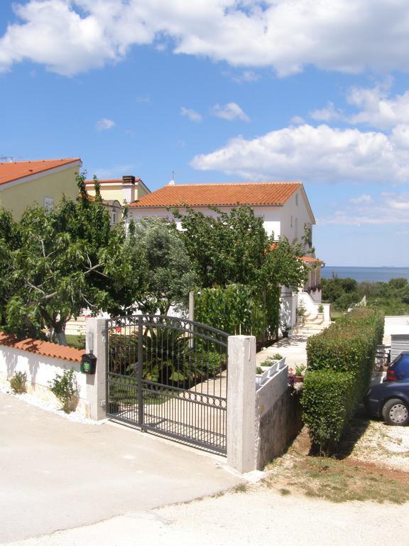 Apartments Tina Пула Екстериор снимка