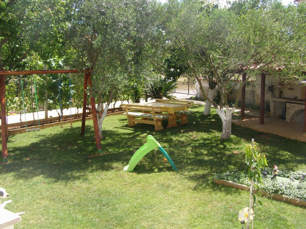 Apartments Tina Пула Екстериор снимка