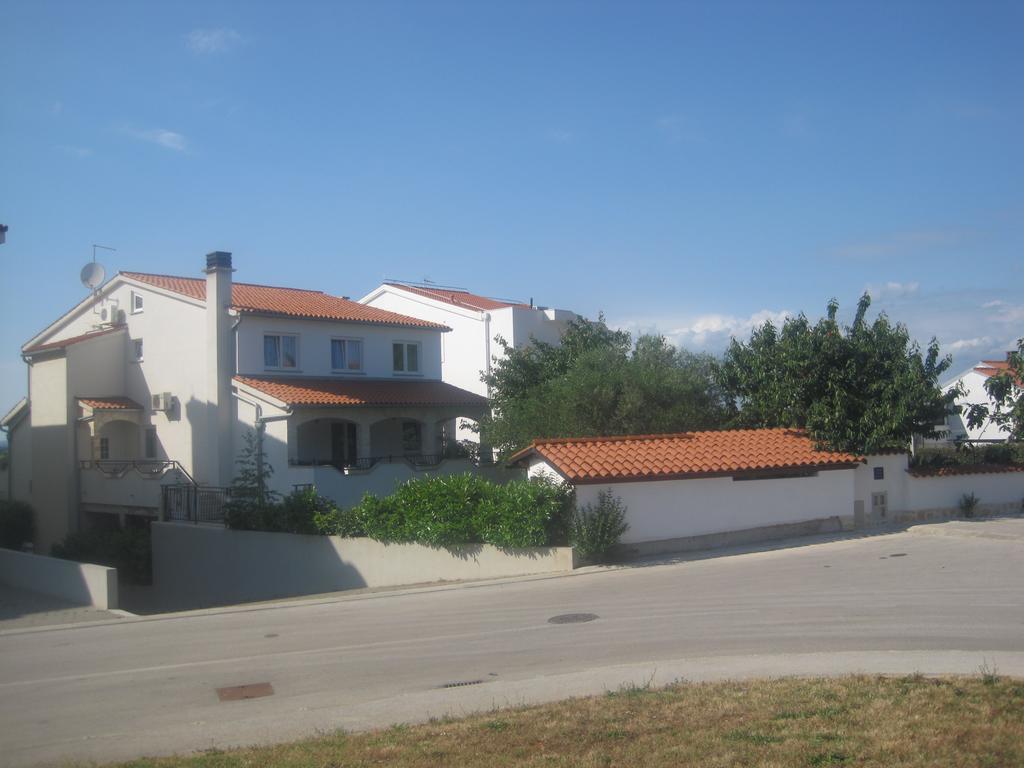Apartments Tina Пула Екстериор снимка